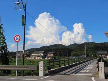 銭取橋と雲